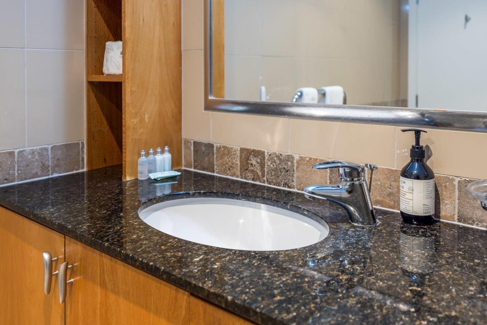 Apartamento Beautiful Renovated 2 X Bdrm,Perfect Location Auckland Exterior foto